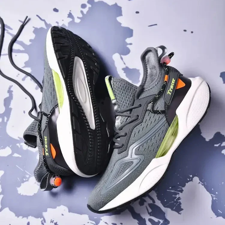 Tracer Sneakers